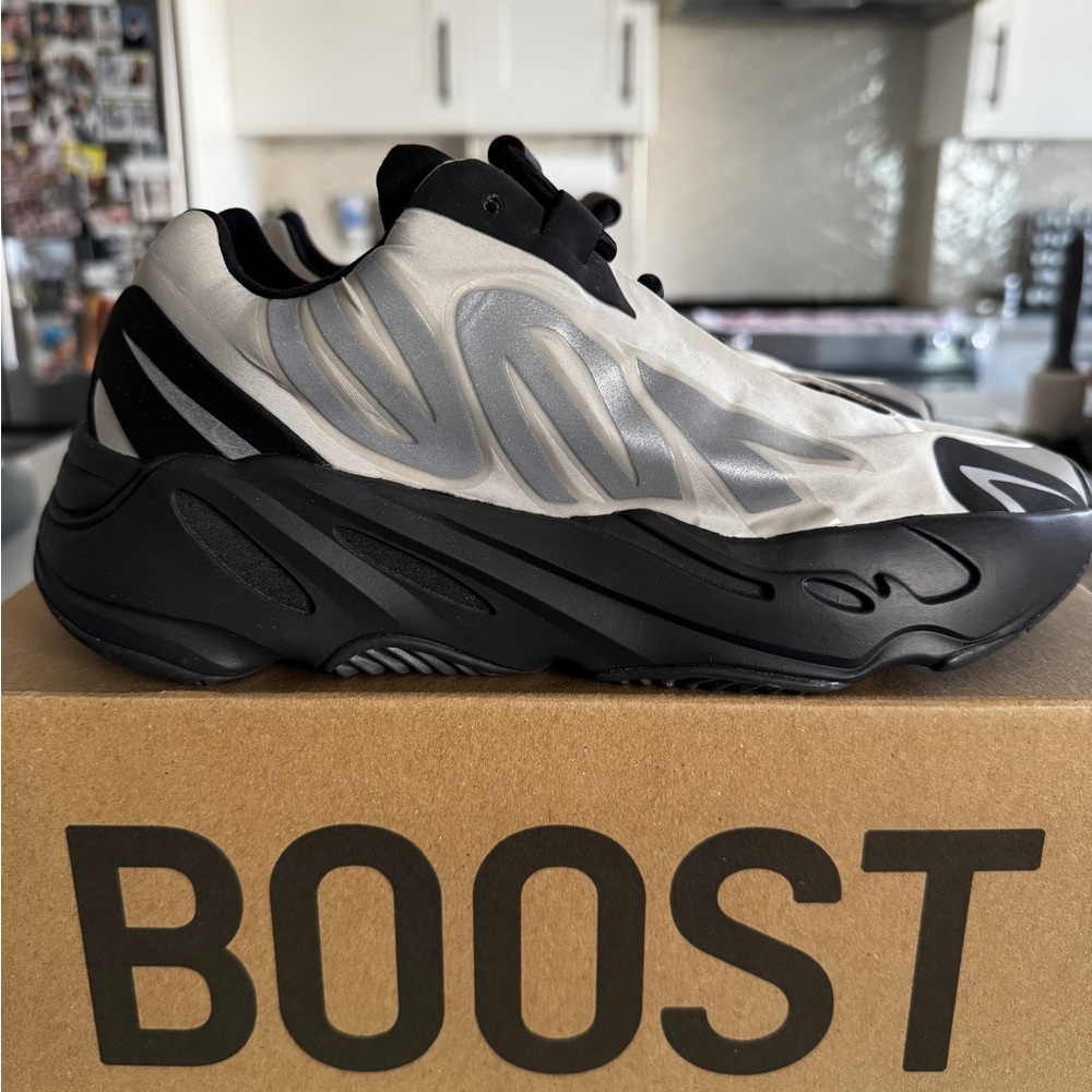 Yeezy 700 MNVN “Bone”